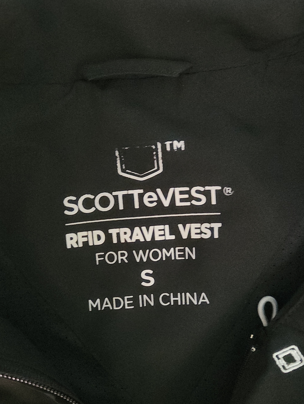 Scottevest Women's Black RFID Travel Vest - Sleek Zip Front - Picture 2 of 16